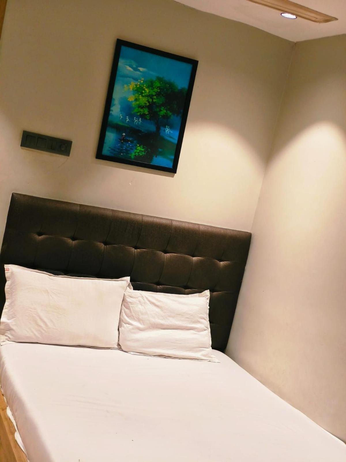 Hotel Sunrise Residency Mumbai  Buitenkant foto