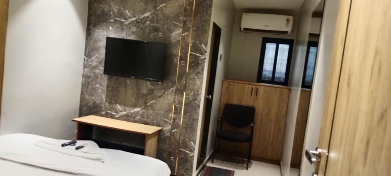 Hotel Sunrise Residency Mumbai  Buitenkant foto