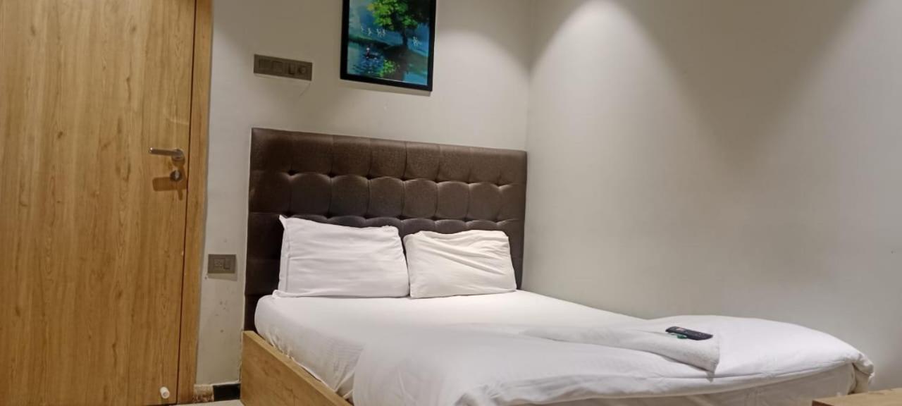 Hotel Sunrise Residency Mumbai  Buitenkant foto